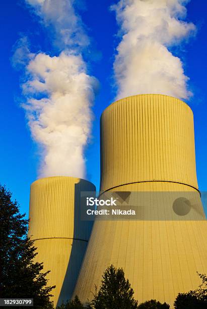 Foto de Estação Elétrica e mais fotos de stock de Alto - Descrição Geral - Alto - Descrição Geral, Azul, Carvão