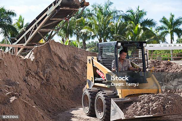 Sujo Postos De Trabalho - Fotografias de stock e mais imagens de Trincheira - Trincheira, Correia Transportadora, Machinery