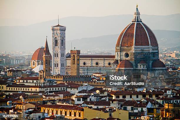 Florence Duomo - Fotografias de stock e mais imagens de Anoitecer - Anoitecer, Antigo, Ao Ar Livre