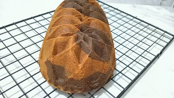 homemade marmer cake on cooling rack. - marmer imagens e fotografias de stock