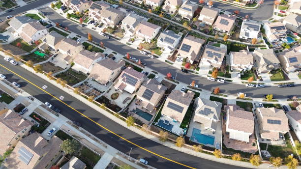 istock Southern California Neighborhood Using Solar panel 1829571359