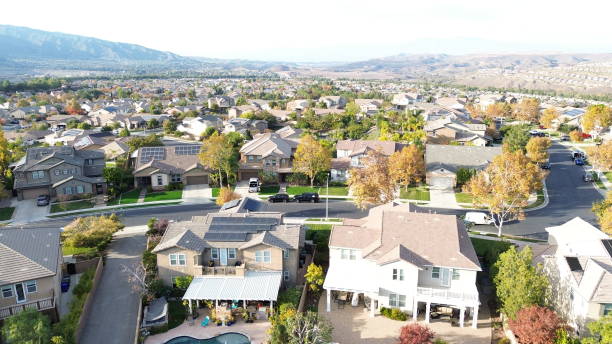 istock Southern California Neighborhood Using Solar panel 1829571365