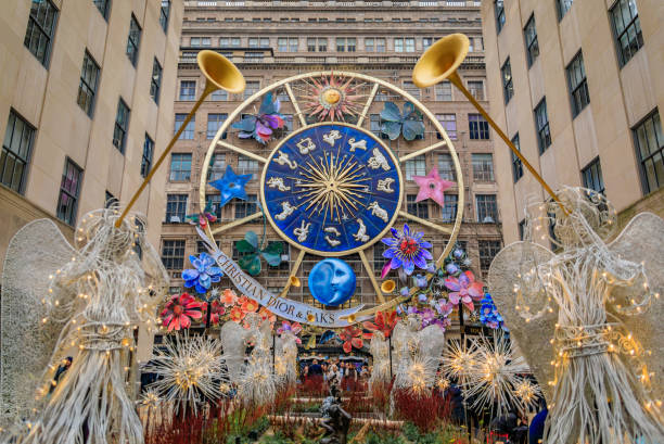 870+ Saks Fifth Avenue New York Stock Photos, Pictures & Royalty