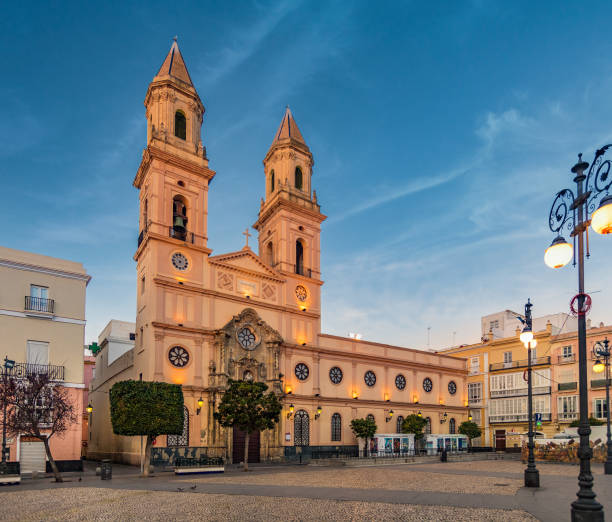 istock Plaza de San Antonio, Cadiz 1829887319