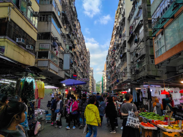 marché de la rue fa yuen mong kok, hong kong. - crowd kowloon peninsula multi colored photos et images de collection