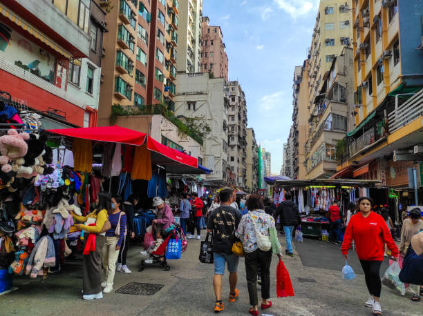 marché de la rue fa yuen mong kok, hong kong. - crowd kowloon peninsula multi colored photos et images de collection