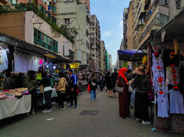 marché de la rue fa yuen mong kok, hong kong. - crowd kowloon peninsula multi colored photos et images de collection