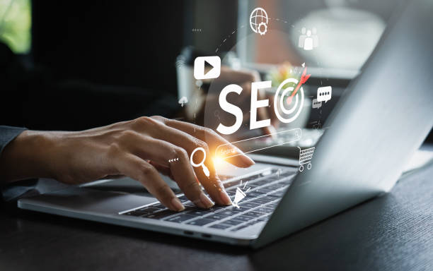 business people use SEO tools, Unlocking online potential. Boost visibility, attract organic traffic, and dominate search engine rankings with strategic optimization techniques. digital marketing la gente de negocios utiliza herramientas de seo, desbloqueando el potencial en línea. aumente la visibilidad, atraiga tráfico orgánico y domine los rankings de los motores de búsqueda con técnicas de optimización estratégica. marketing digital