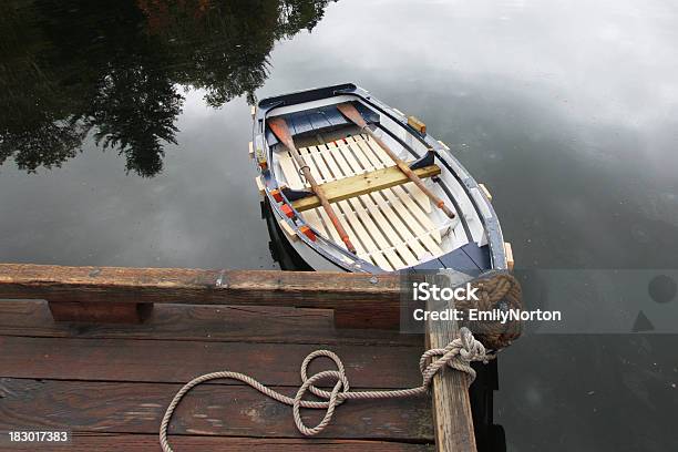 Photo libre de droit de Row De Bateau banque d'images et plus d'images libres de droit de Activité de loisirs - Activité de loisirs, Bateau de plaisance, Bateau à rames