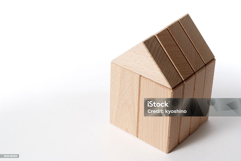 絶縁ショットの木製ブロックの家を白背景 - おもちゃの家のロイヤリティフリーストックフォト