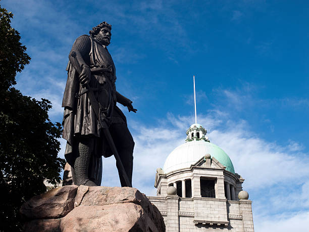 istock Statue of William Wallace, Aberdeen 183018306