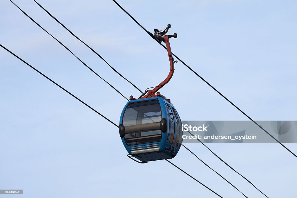 Único elevador aérea no resort de esqui - Foto de stock de Arame royalty-free