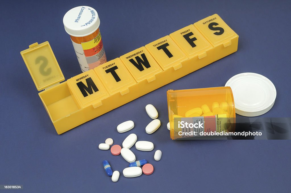 Medicina semanais - Foto de stock de Comprimido royalty-free