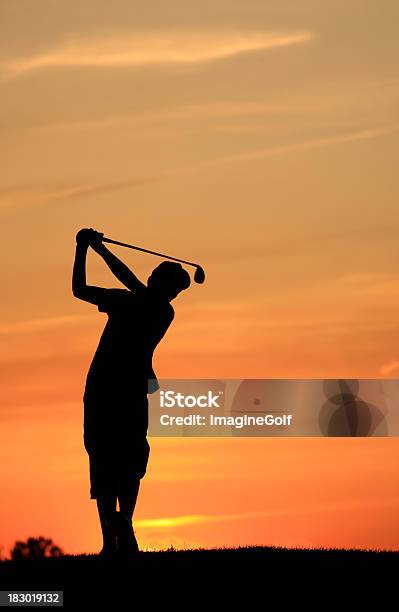 Junior Silhueta De Golfista - Fotografias de stock e mais imagens de Golfe - Golfe, Criança, teeing off