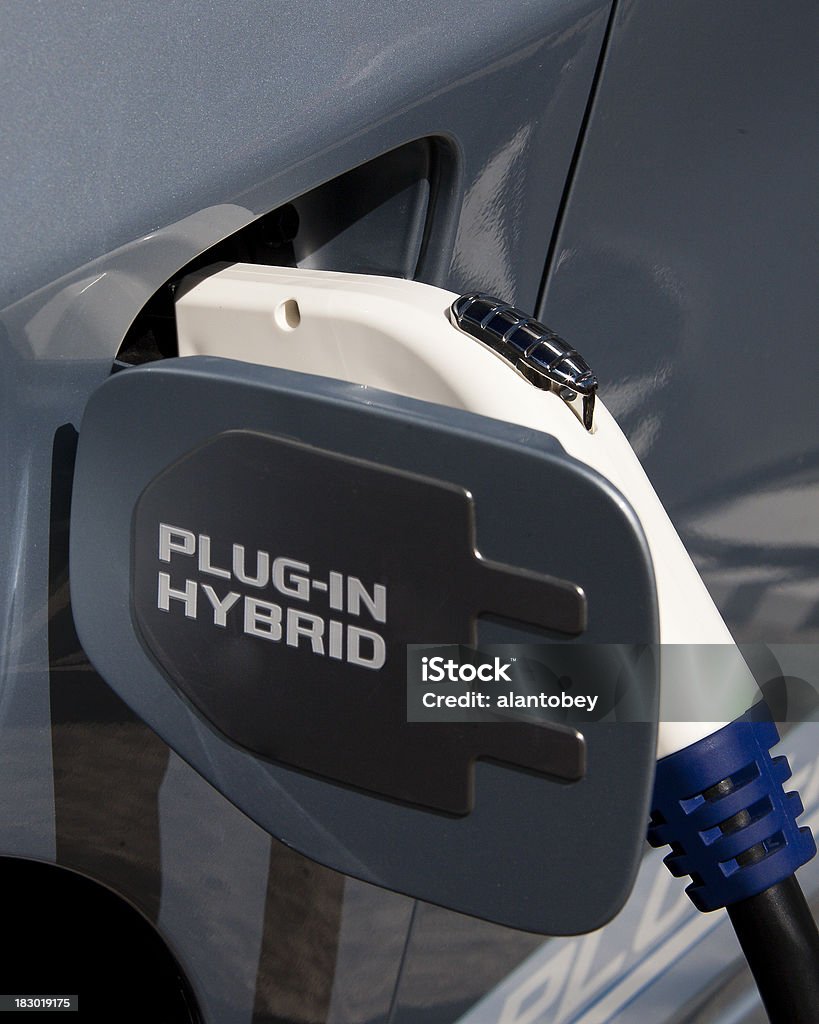 Conector macho de coche híbrido: Conexión eléctrica - Foto de stock de Coche híbrido libre de derechos