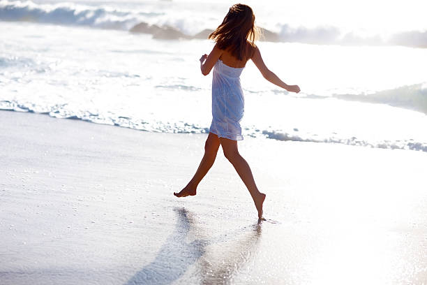 istock Young woman running on the beach 183019194