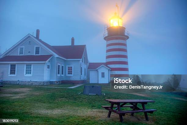 West Quoddy 灯台 - かすみのストックフォトや画像を多数ご用意 - かすみ, ニューイングランド - アメリカ合衆国, ピクニックテーブル