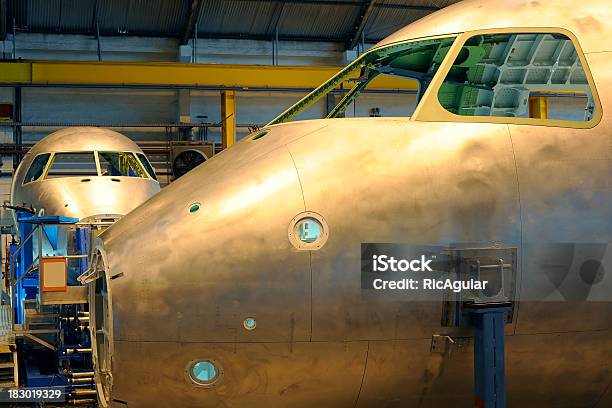 항공 산업에서 비행기 제작 공장에 대한 스톡 사진 및 기타 이미지 - 비행기 제작 공장, 항공우주 산업, 생산 라인
