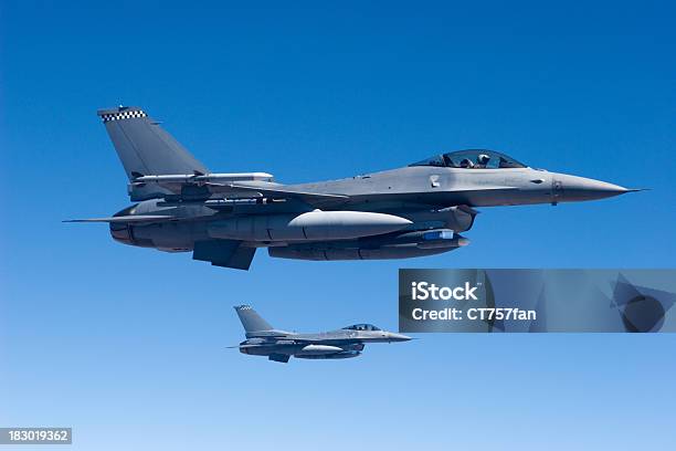 Militärdüsen Im Flug Stockfoto und mehr Bilder von Jagdflugzeug - Jagdflugzeug, Flugzeug, USA