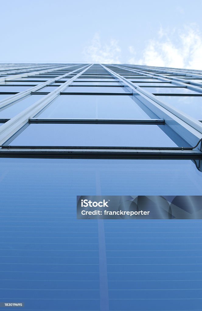 현대적이다 오슬로 고층 건물 리플렉팅 in 퍼사드, 광각 보기 - 로열티 프리 감각 지각 스톡 사진