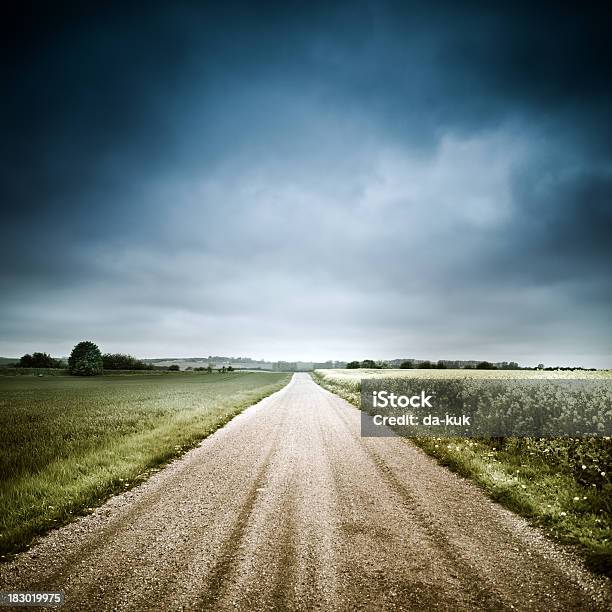 Via Avanti - Fotografie stock e altre immagini di Ambientazione esterna - Ambientazione esterna, Ambientazione tranquilla, Autostrada a corsie multiple