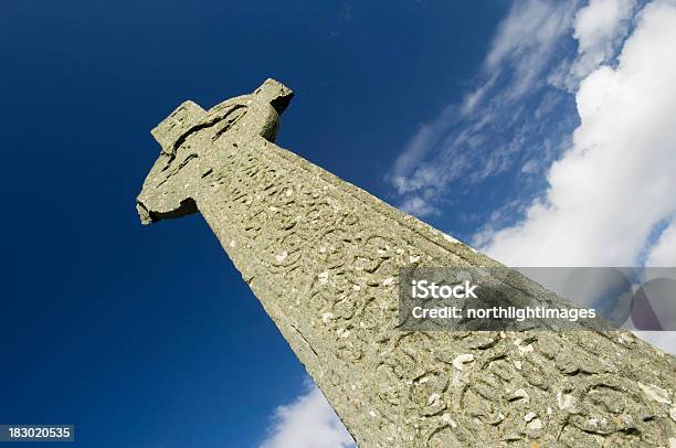 Macleans Cruce La Isla De Isla De Iona Foto de stock y más banco de imágenes de Abadía - Abadía, Argyll, Azul