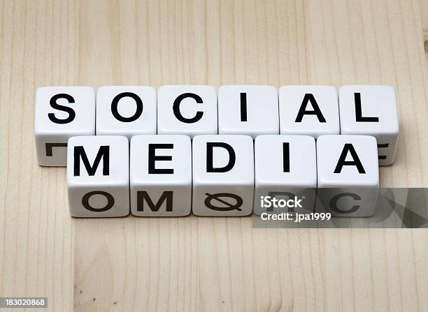 Concepto De Medios Sociales Foto de stock y más banco de imágenes de Amistad - Amistad, Compartir, Compromiso de clientes