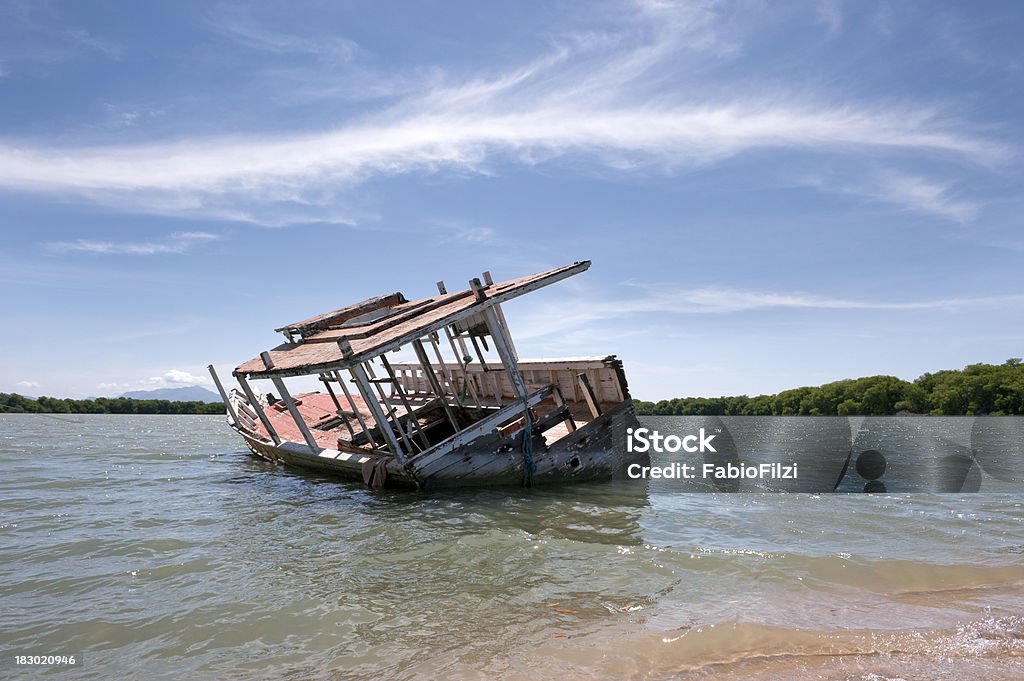 Épave de bateau - Photo de A l'abandon libre de droits
