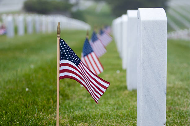 istock Memorial Day at the Cemetery 183020999