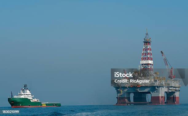 Photo libre de droit de Plataform De Prospection Pétrolière banque d'images et plus d'images libres de droit de Plateforme de forage - Plateforme de forage, Perceuse électrique, Plateforme offshore