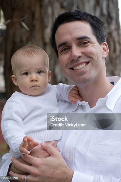 Foto de Com Pai e mais fotos de stock de Abraçar - Abraçar, Adulto, Alegria