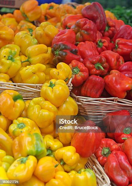 Pimientos Foto de stock y más banco de imágenes de Amarillo - Color - Amarillo - Color, Comidas y bebidas, Crudo