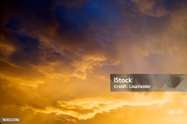Foto de Céu Tempestuoso e mais fotos de stock de Amarelo - Amarelo, Azul, Beleza natural - Natureza