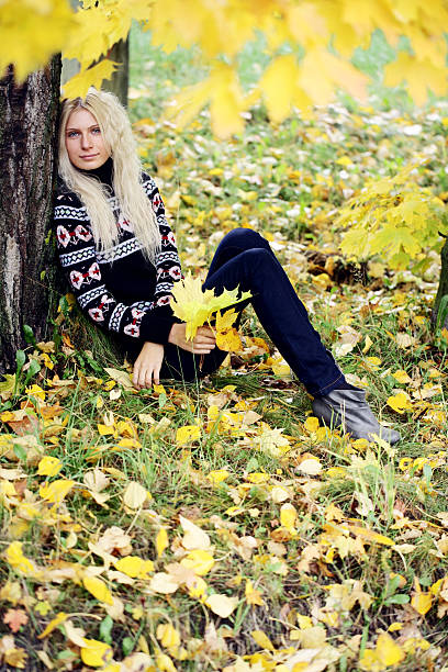 istock Age 20-25 Women often in the autumn forest 183022997