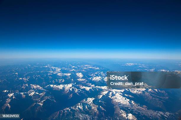 Montanhas Alta Altitude - Fotografias de stock e mais imagens de Estratosfera - Estratosfera, Linha do horizonte sobre terra, Acima