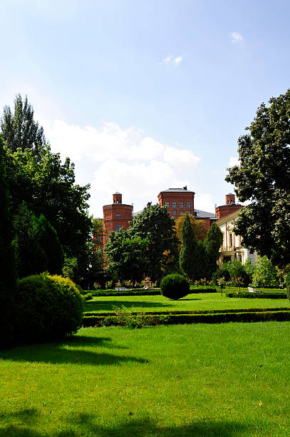 istock Manufacturer garden 183026300