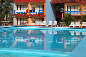 hotel-und-swimmingpool.jpg?b=1&s=170x170&k=20&c=p5WdpMZCw04c1yoNBBsCQKQW8XKbnrMkT9fWwqmBAHw=