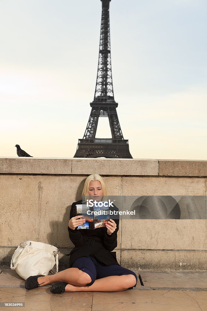 Paris tourist - Стоковые фото 20-24 года роялти-фри