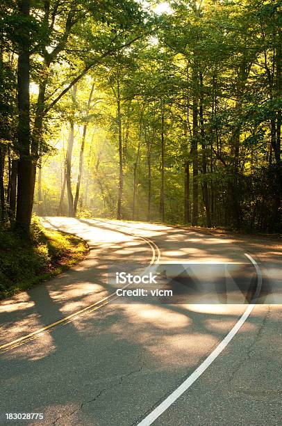 Foto de Manhã Cedo Sunbeams e mais fotos de stock de Destino turístico - Destino turístico, Direção, Espaço para Texto