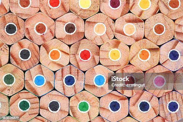 Macro Lápices De Color De Respaldo Foto de stock y más banco de imágenes de Hexágono - Hexágono, Abstracto, Abundancia