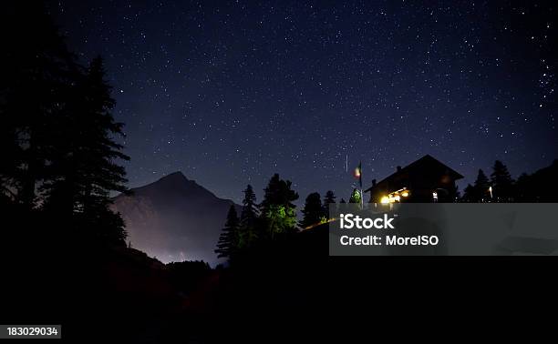 Paesaggio Di Montagna Di Notte Nelle Alpi Chaberton Montaggio - Fotografie stock e altre immagini di Alpi