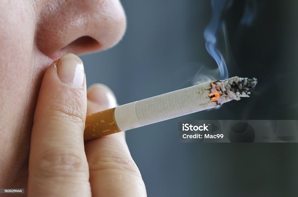 Smoking cigarette - Royalty-free Roken Stockfoto