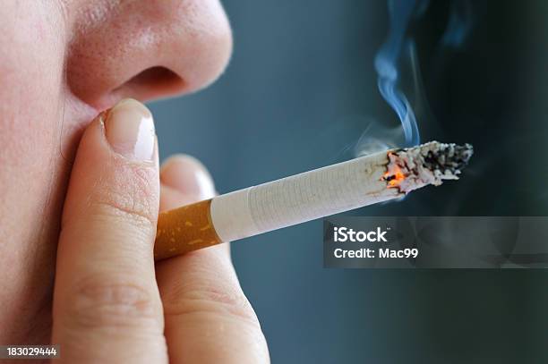 Smoking Cigarette Stockfoto en meer beelden van Roken - Roken, Rookkwestie, Rook