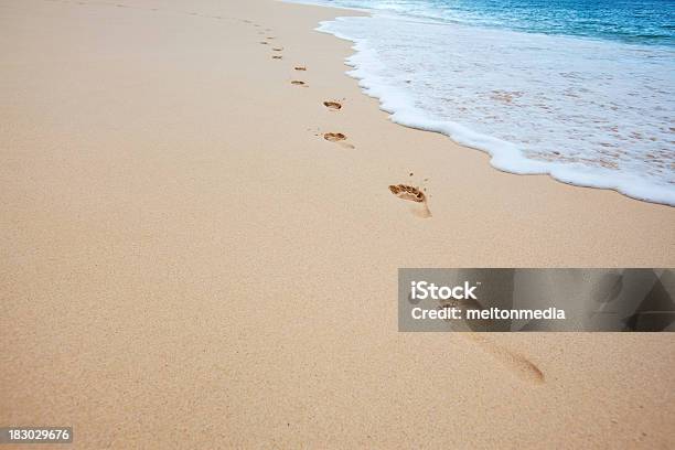 Foto de Praia Panorâmica e mais fotos de stock de Pegada - Pegada, Areia, Praia