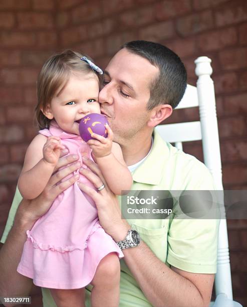 Daddy Dziewczyna Dimples - zdjęcia stockowe i więcej obrazów 12-17 miesięcy - 12-17 miesięcy, Dołeczek, Dziecko