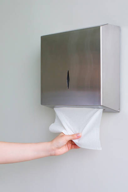 ręcznik papierowy - paper towel hygiene public restroom cleaning zdjęcia i obrazy z banku zdjęć