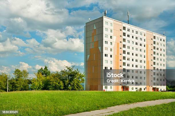 6170 Hochhausapartmentgebäudegera Deutschland Stockfoto und mehr Bilder von Plattenbau - Plattenbau, DDR, Außenaufnahme von Gebäuden