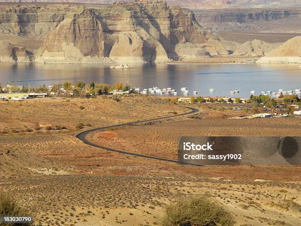 Hausboote Von Lake Powell Stockfoto und mehr Bilder von Alles hinter sich lassen - Alles hinter sich lassen, Anker werfen, Arizona
