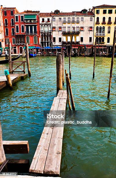 Venecia Rialto Foto de stock y más banco de imágenes de Amarillo - Color - Amarillo - Color, Arquitectura exterior, Calle