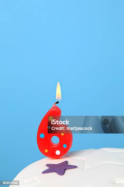 6 歳の誕生日のロウソク - お祝いのストックフォトや画像を多数ご用意 - お祝い, アイシング, ケーキ